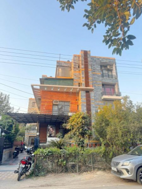 Hotel Warm Welcome - Noida Sector 51